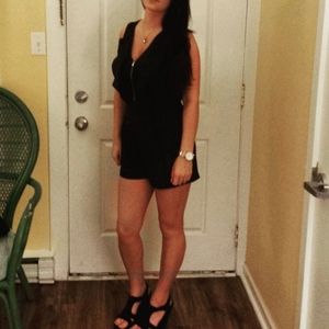 Express Ruffle Romper - black